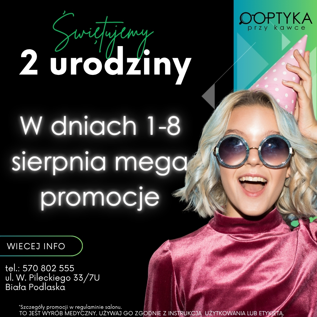 Kobieta w okularach i czapeczce urodzinowej